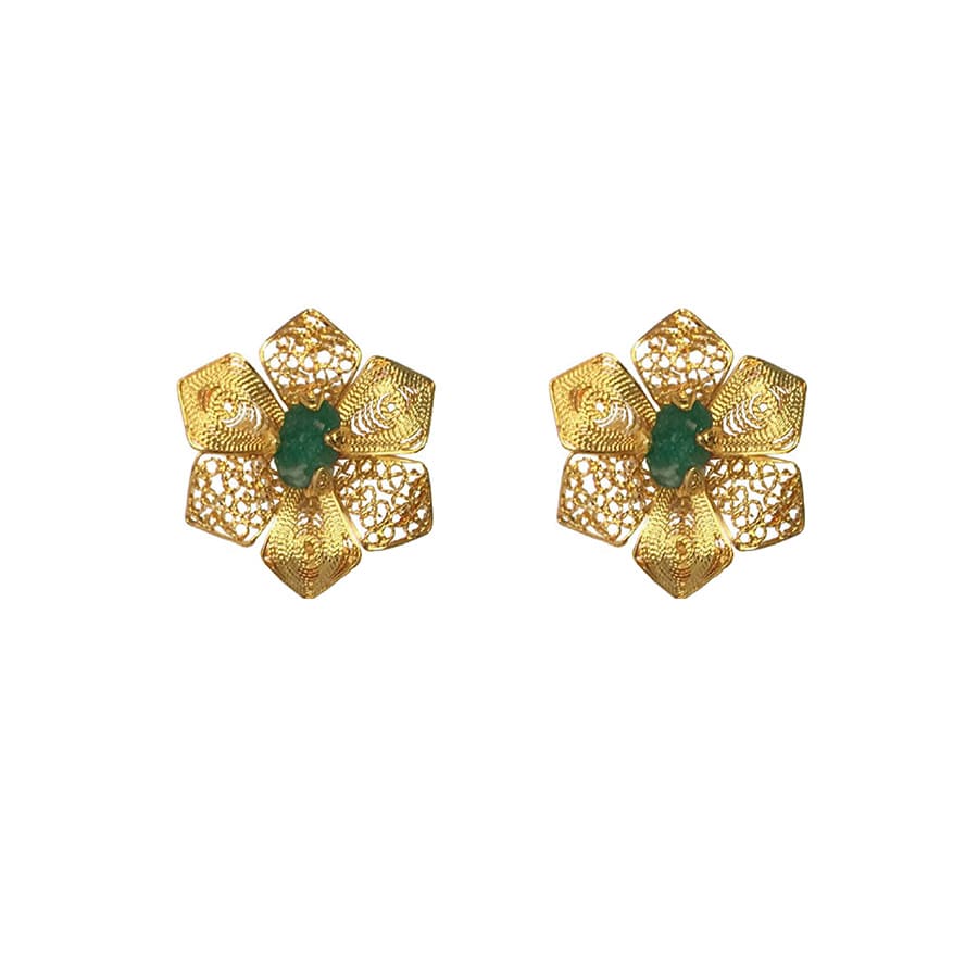 GARDENIA EMERALDS STUDS_AR701EMN-min